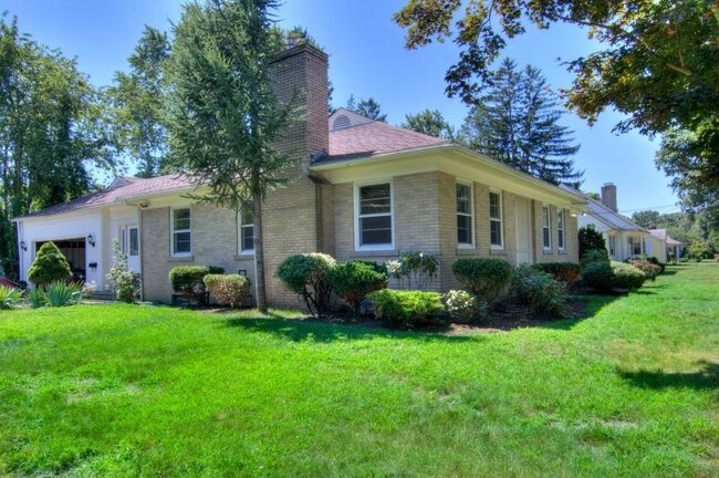 Building Photo - 1 Plymouth Dr