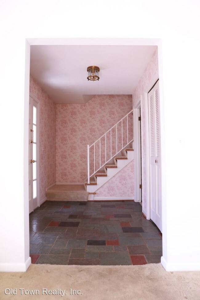 Building Photo - 4 br, 2.5 bath House - 2059 Ascot Rd