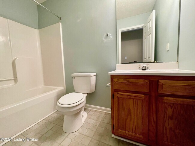 Building Photo - 2650 Lindsay Ave