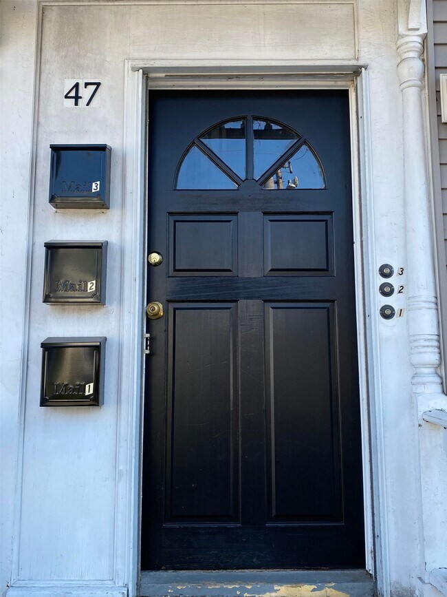 Building Photo - 47 Blucher St