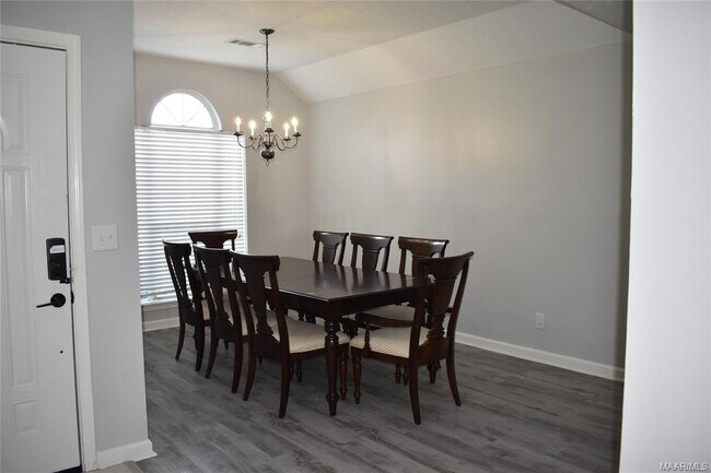 Building Photo - 6301 Scenic Dr