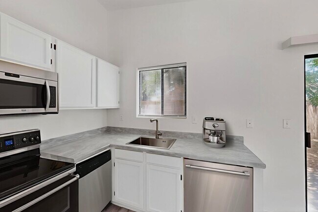 Foto del edificio - 7704 San Agustine St NW