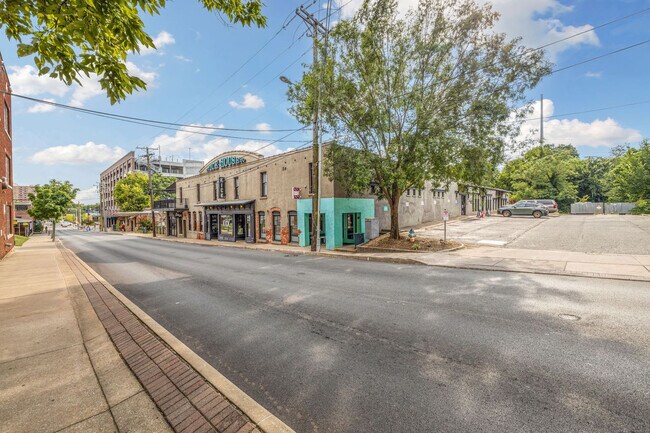 Foto del edificio - 329 N West Ave