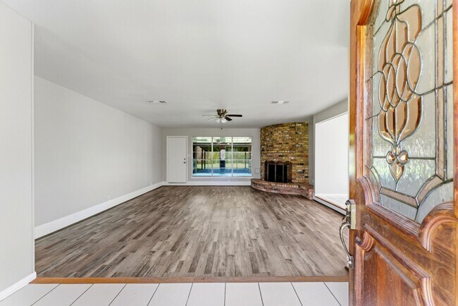 Building Photo - 18 Panorama Dr