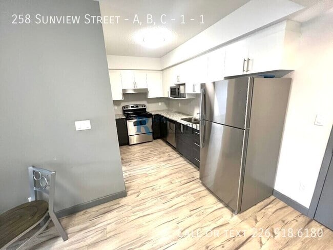 Building Photo - 258 Sunview St