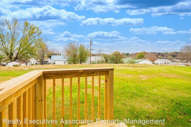 Building Photo - 4 br, 2 bath House - 304 7th Street