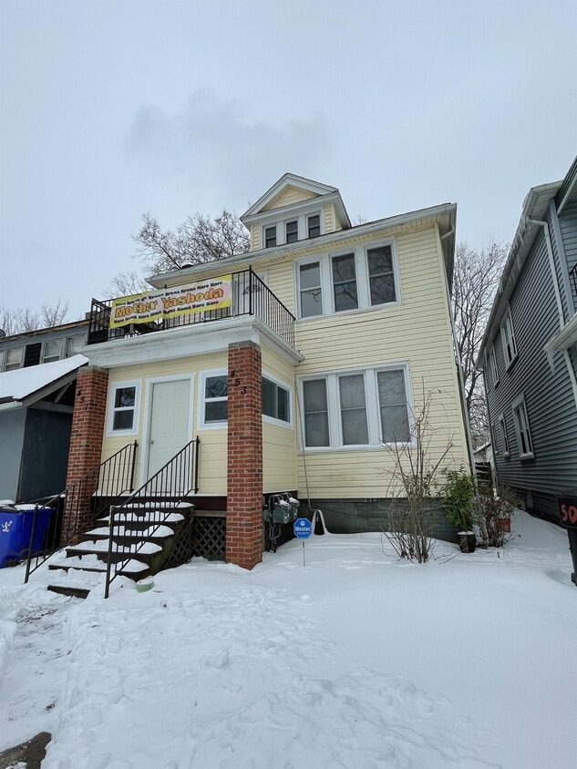 Primary Photo - 453 Kitchener St