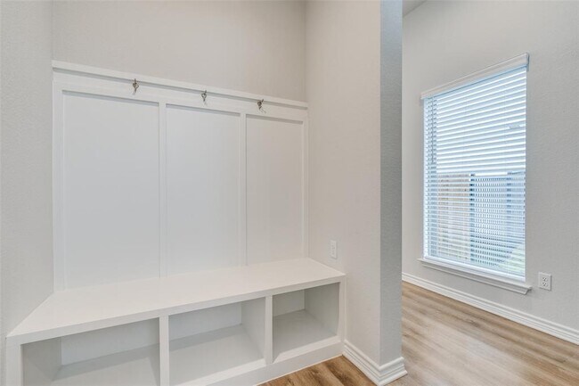 Building Photo - 205 Los Olives Ln