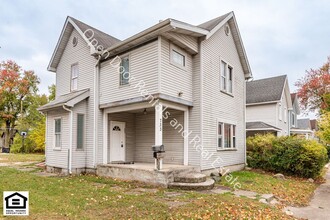 Building Photo - 733 3rd St