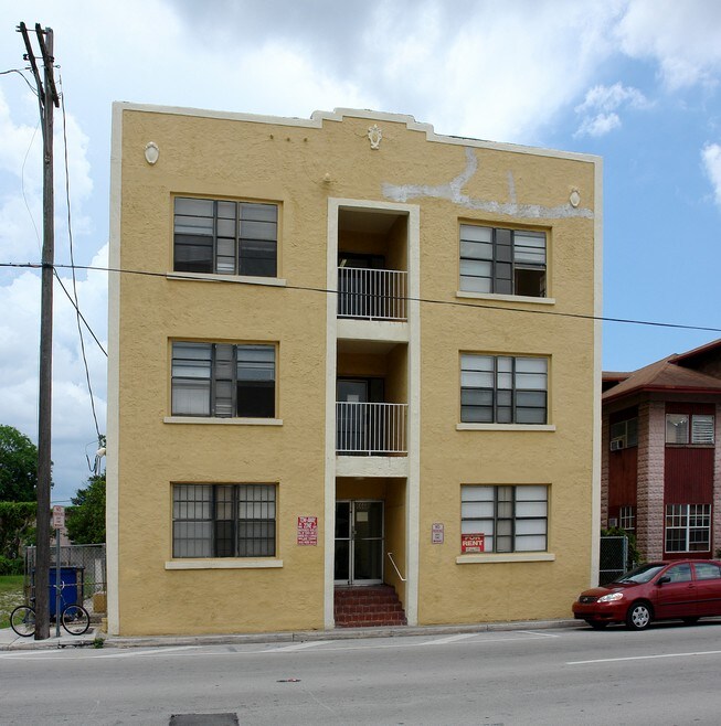 Primary Photo - Las Palmas House Apartments
