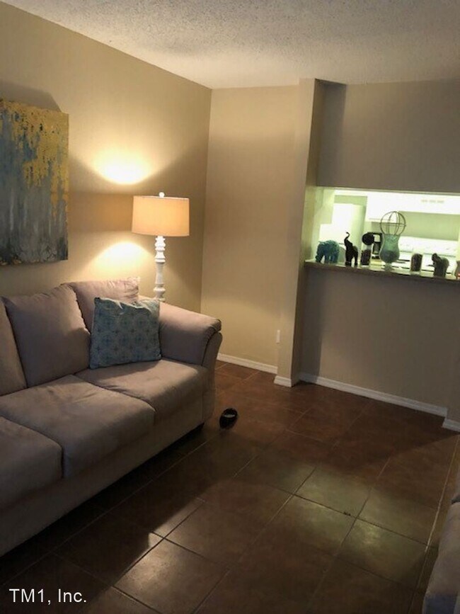 Foto del edificio - 1700 Baywood Dr