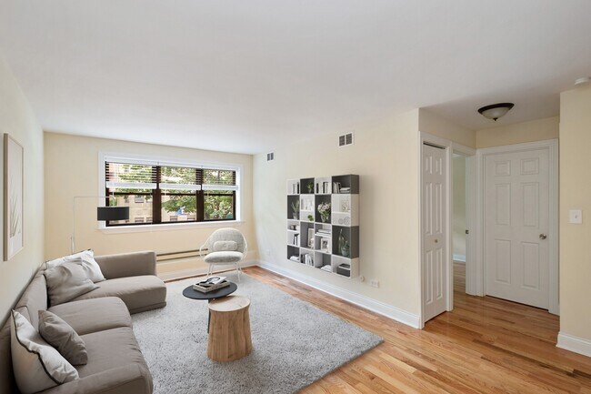 Foto del edificio - 557 W Arlington Pl