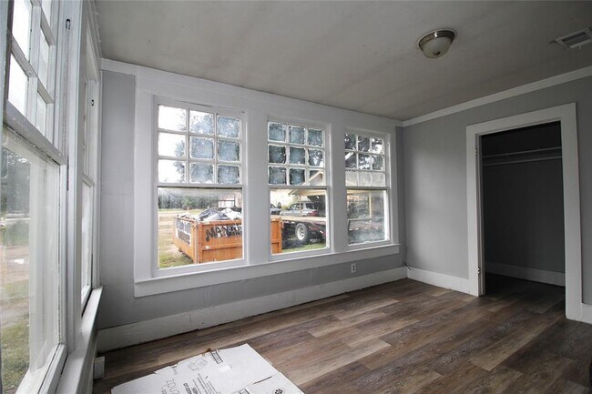 Foto del edificio - 513 W Caney St