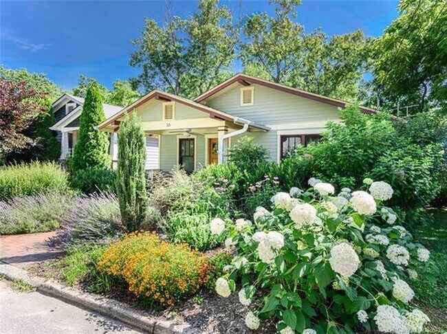 Foto del edificio - Montford Bungalow!