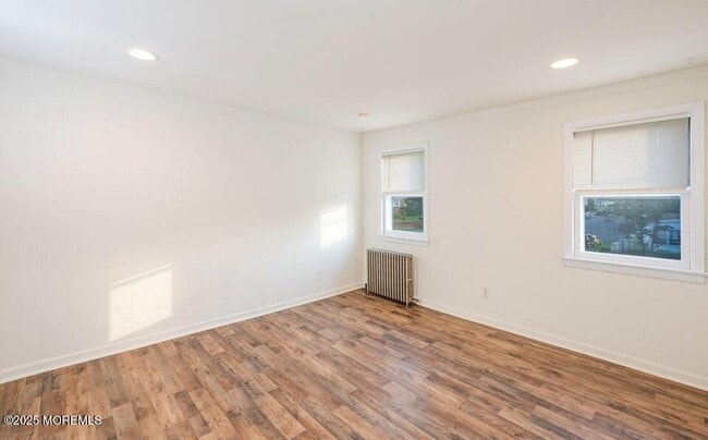 Building Photo - 215 S Pine Ave