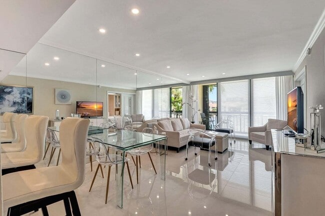 Foto del edificio - 2707 N Ocean Blvd