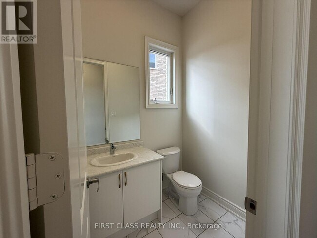 Building Photo - 95 Boccella Cres