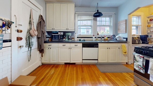 Building Photo - 101 Colborne Rd