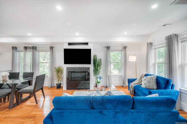 Foto del edificio - 89 Blue Hill Ave