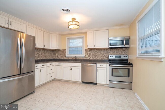 Foto del edificio - 15 Cranbury Rd