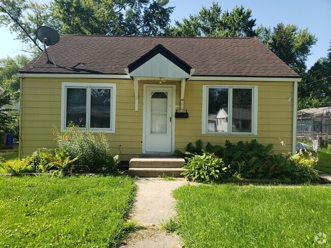 Building Photo - 2020 Midway Dr