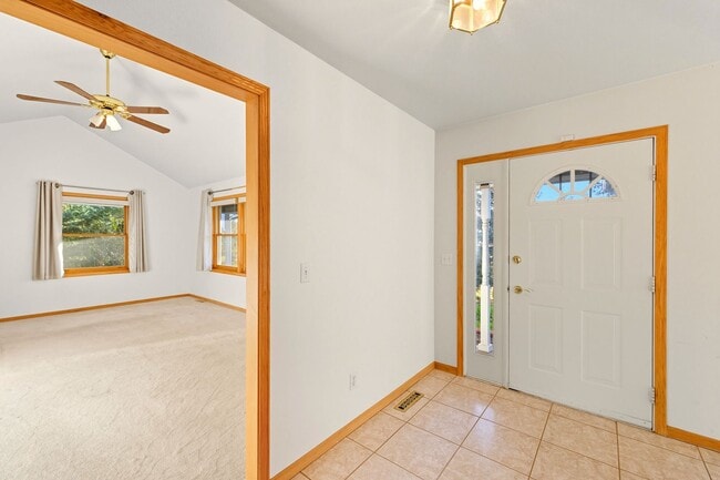 Building Photo - Peaceful Country 4 Bed, 3 Bath Home in Eli...