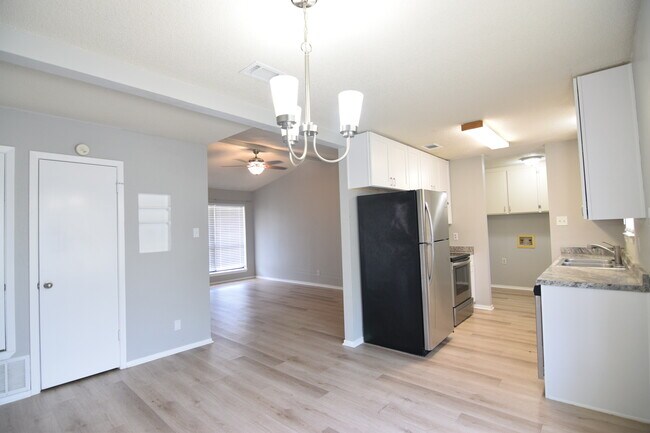 Foto del edificio - 2408 Ridglea Ct