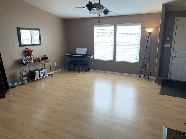 Sala de estar 1 - 6015 E Morningside Rd