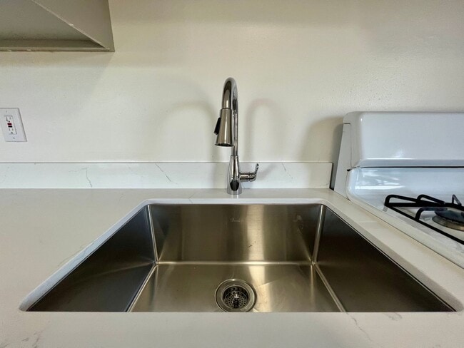 Building Photo - 33441-33443 4th St, Union City, CA 94587