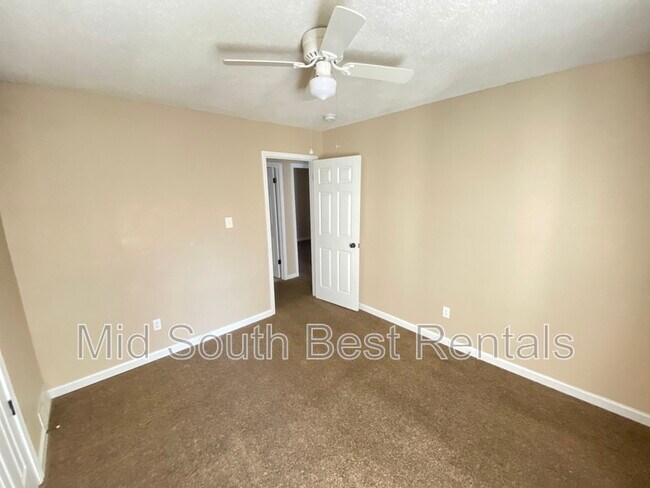Foto del edificio - 5258 Broken Oak Dr