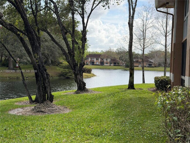 Foto del edificio - 882 NW 92nd Ave