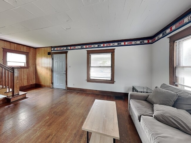 Building Photo - 808 S Locust St