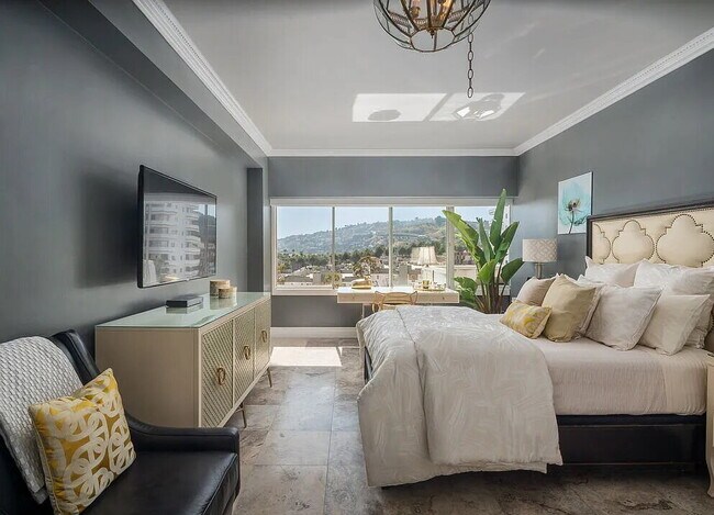 Foto del edificio - "Chic 1-Bedroom Retreat on Iconic Hollywood Blvd – The Perfect Urban Oasis!"