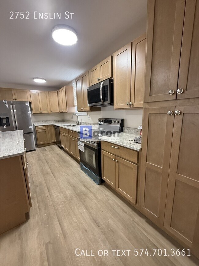 Foto del edificio - 2752 Enslin St