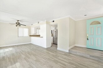 Building Photo - 618 W Balboa Blvd