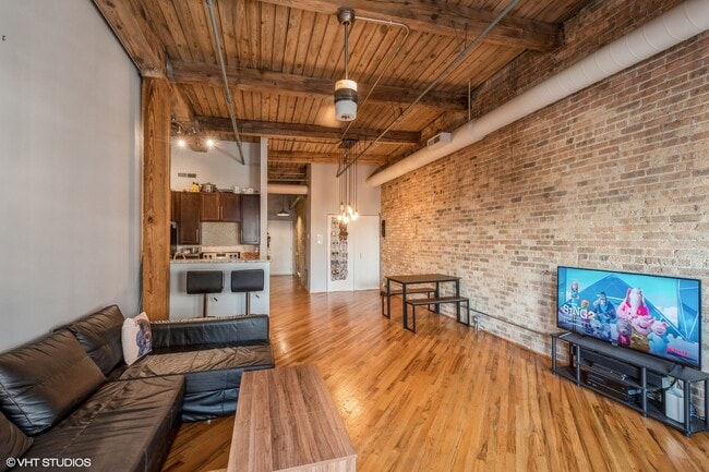 Foto del edificio - 225 W Huron St