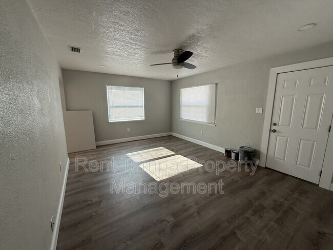 Foto del edificio - 4801 10th Ave S