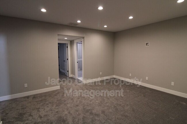 Building Photo - 1481 Fremont Ave