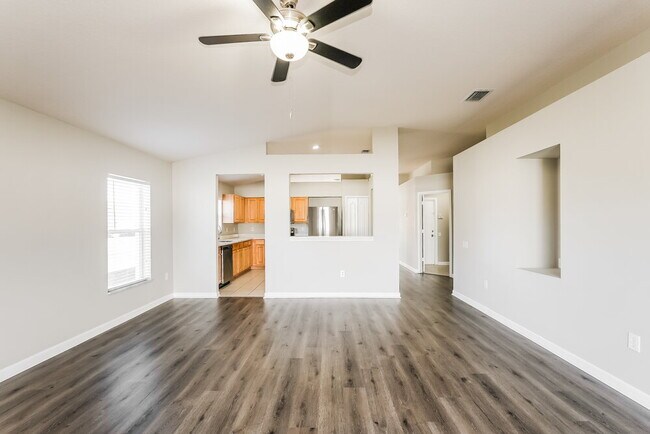 Foto del edificio - 30441 Annadale Dr