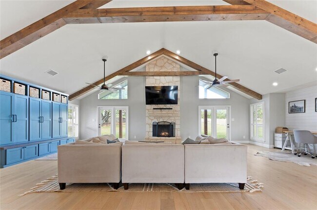 Foto del edificio - 294 Hidden Creek Dr