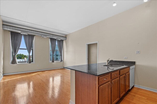 Foto del edificio - 4015 N Milwaukee Ave