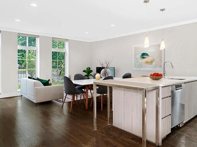Foto del edificio - 1320 W Lexington St