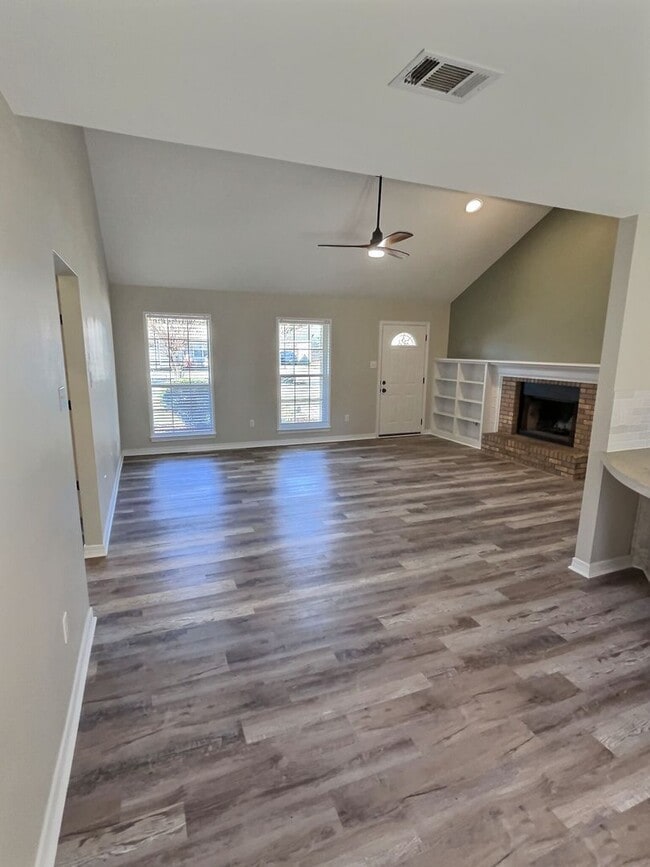 Building Photo - Updated home in Ocean Springs!