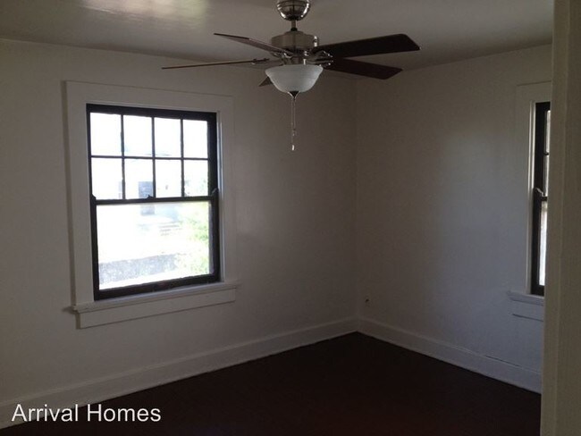 Building Photo - 55 E Maplewood Ave