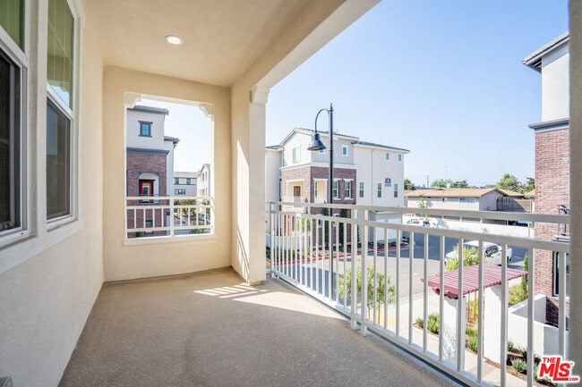 Building Photo - 6929 Alderwood Ave
