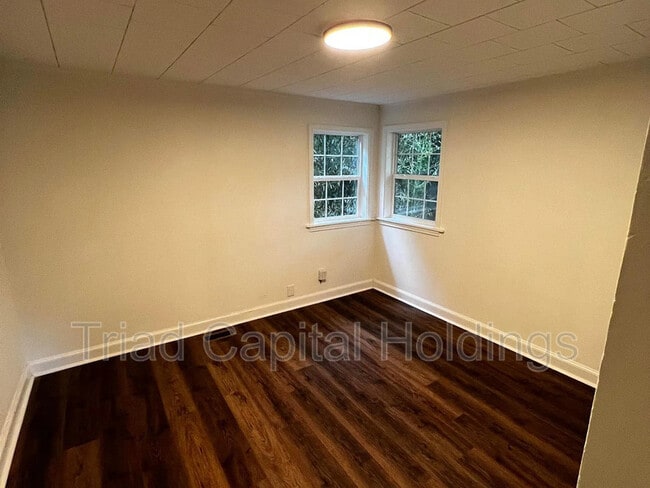 Foto del edificio - 4145B Lexwin Ave