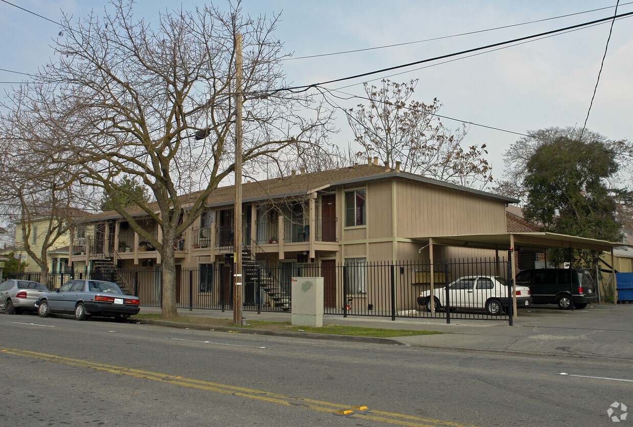 Building Photo - 638 N Madison St