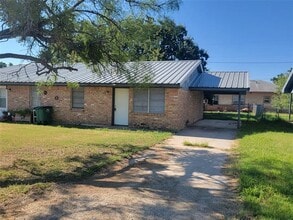 Building Photo - 621 Sandy Ln