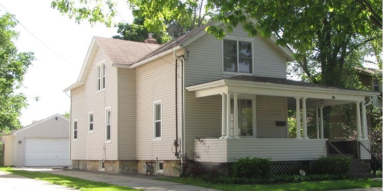 Primary Photo - 745 E Benton St
