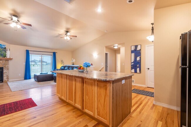 Building Photo - Great 3-Bedroom 2-Bathroom Home with Space...